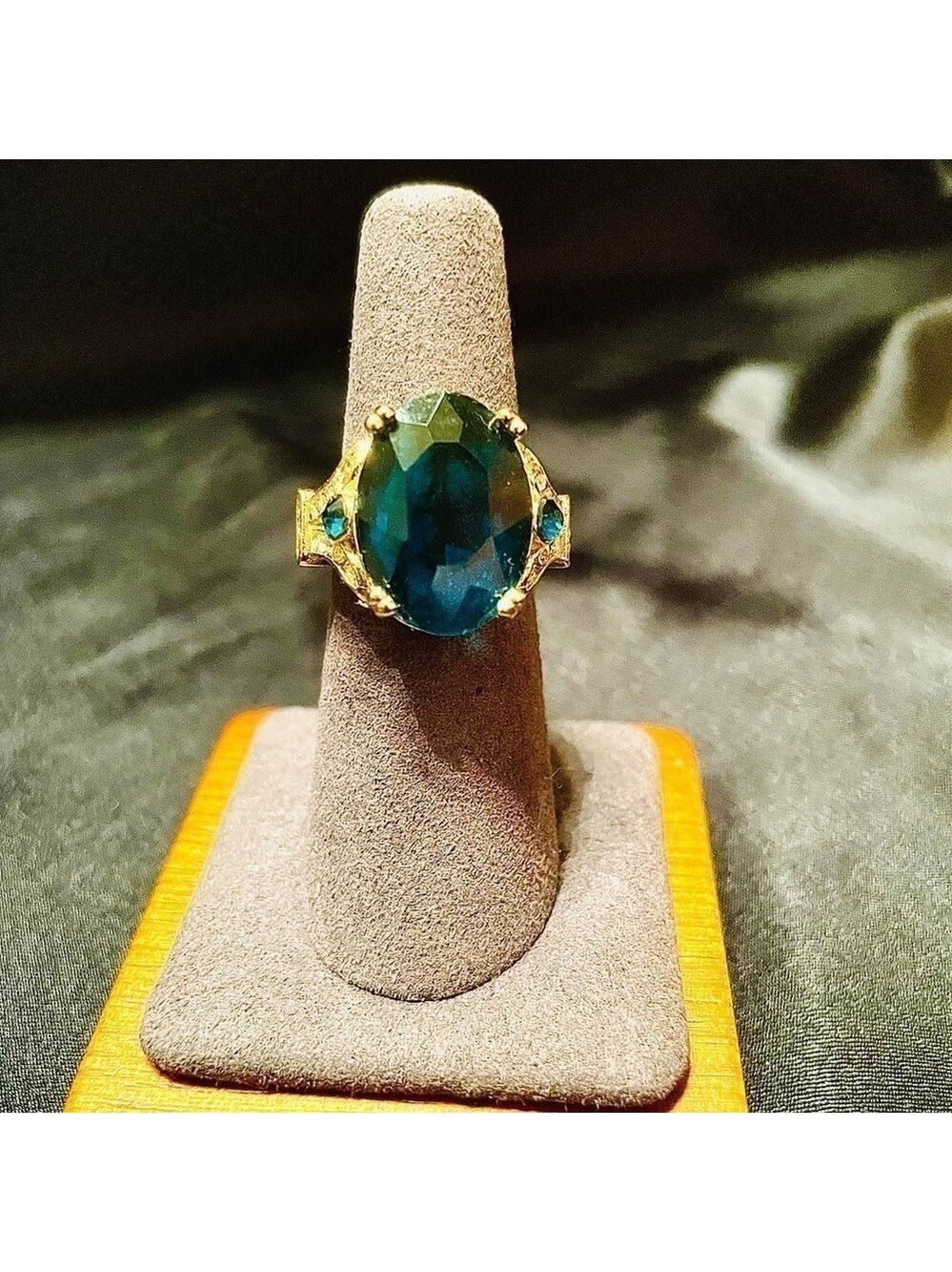 Sapphire ring with sparkling cubic zirconium detail size 8
